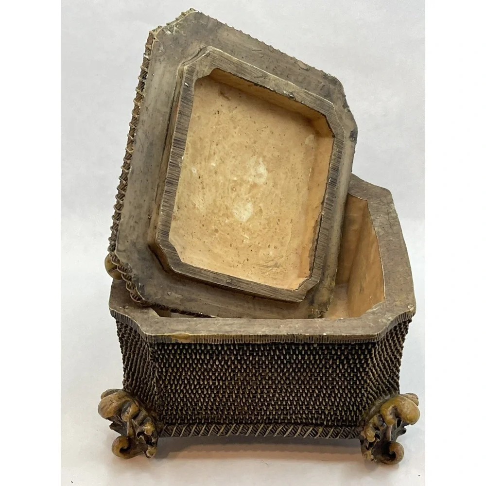 Vintage Heavy Resin with Knobed Lid Jewelry Earrings Rings‎ Trinket Box
